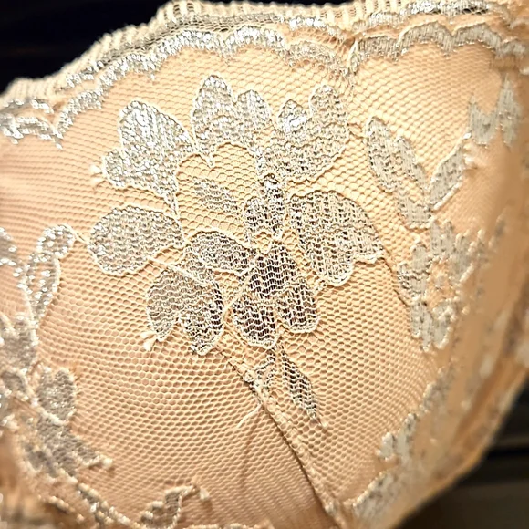 Victoria's Secret Dream Angels Lined Demi Bra - Picture 2 of 7